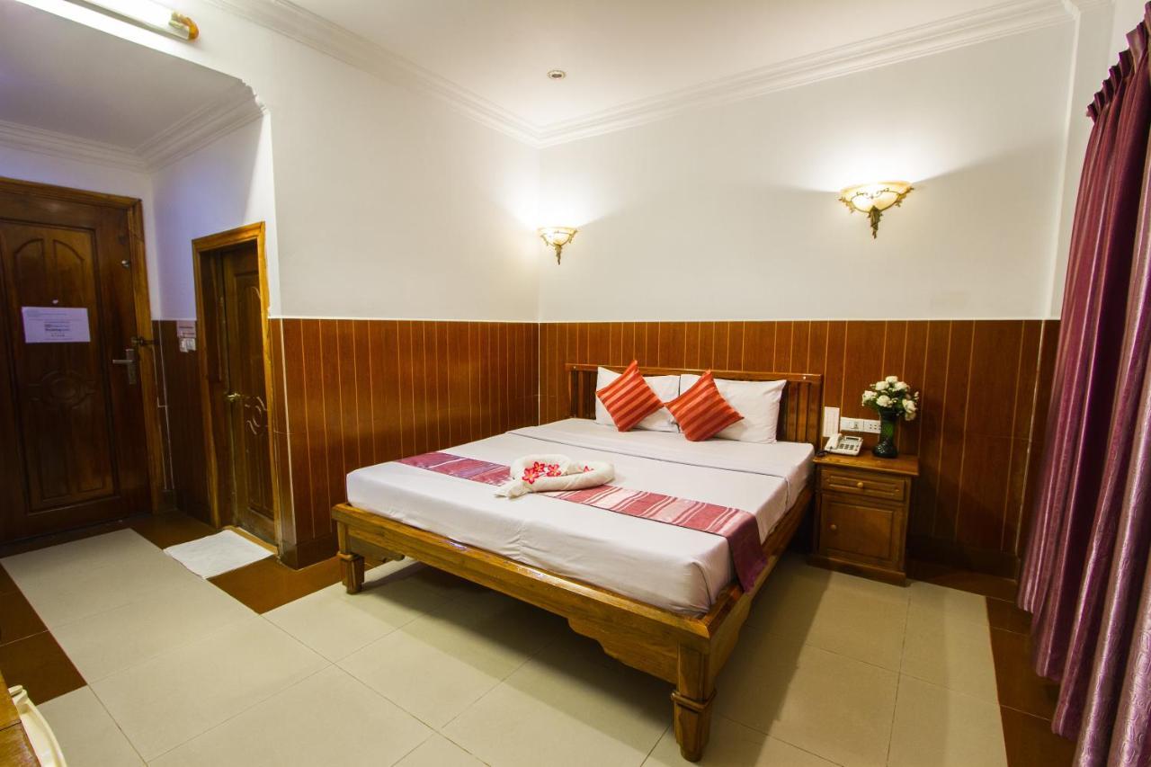 Botoum Hotel Sisophon Buitenkant foto