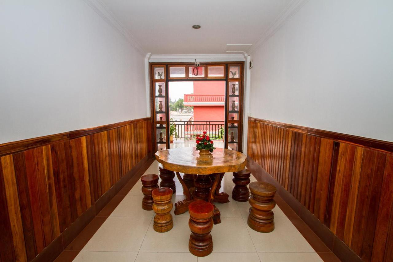 Botoum Hotel Sisophon Buitenkant foto