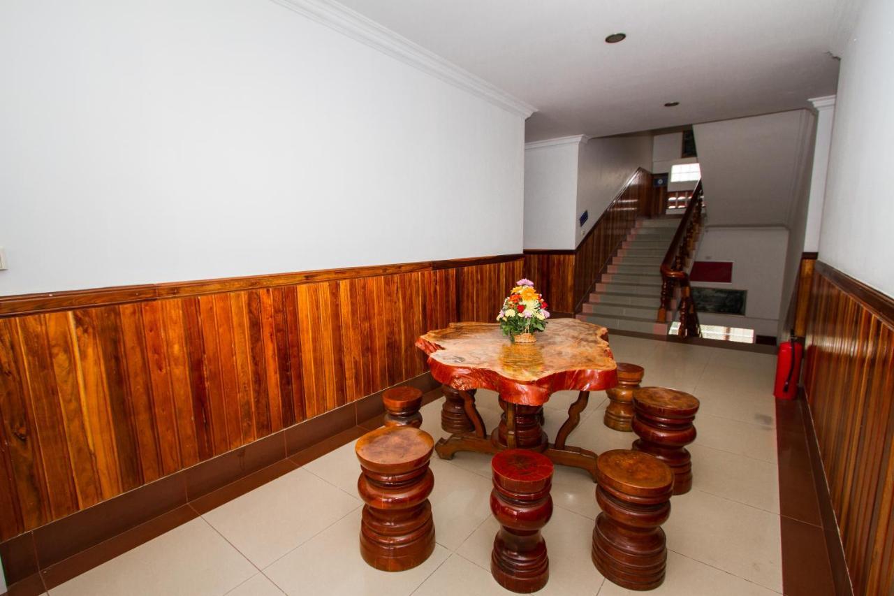 Botoum Hotel Sisophon Buitenkant foto