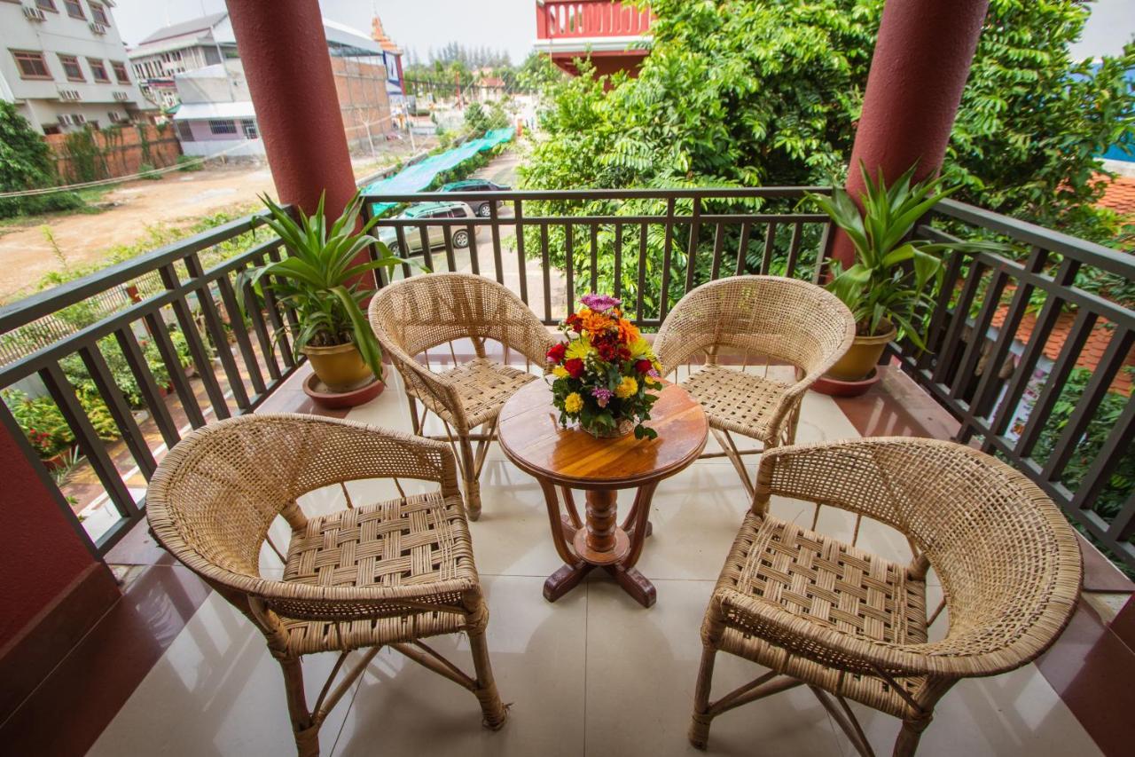 Botoum Hotel Sisophon Buitenkant foto