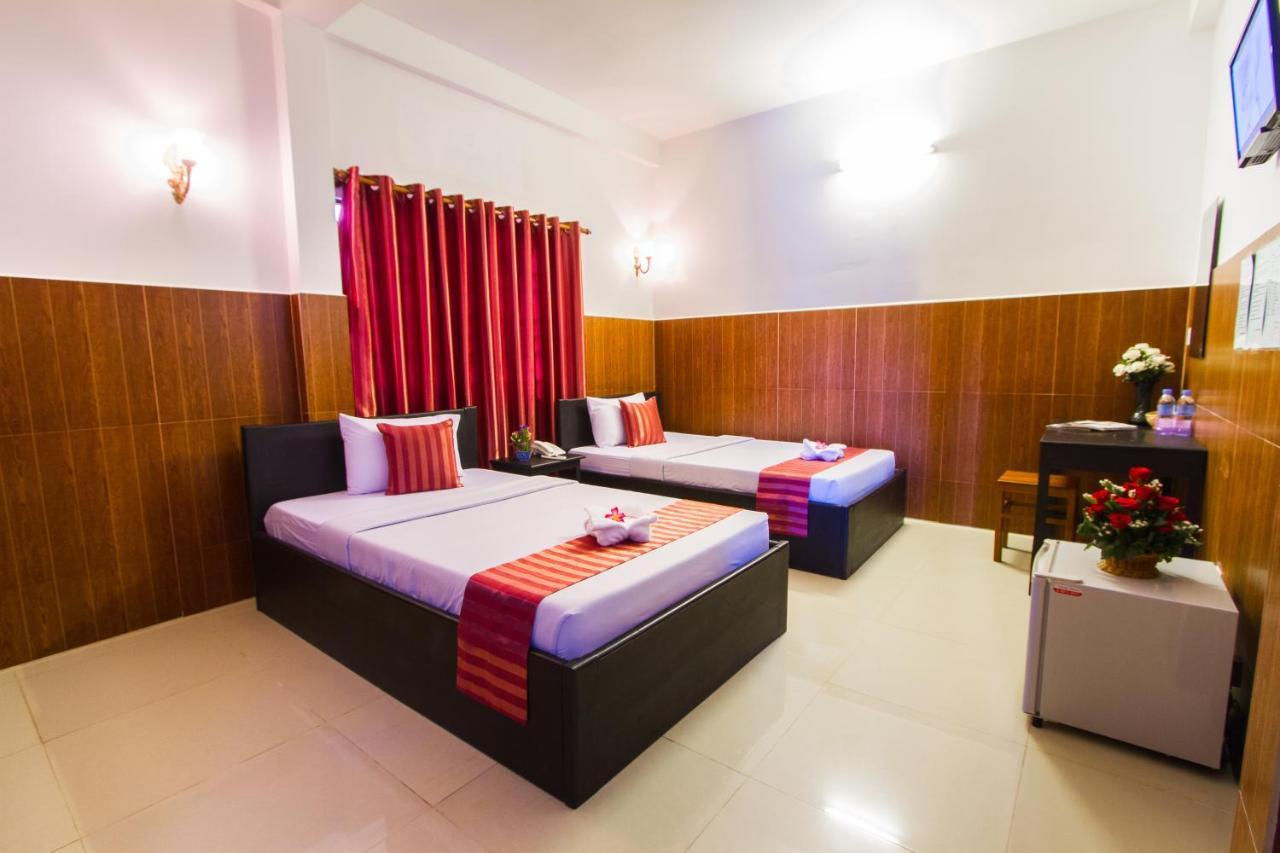 Botoum Hotel Sisophon Buitenkant foto