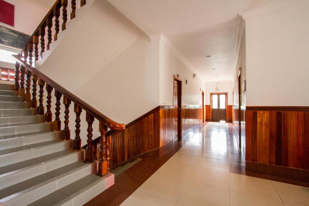 Botoum Hotel Sisophon Buitenkant foto