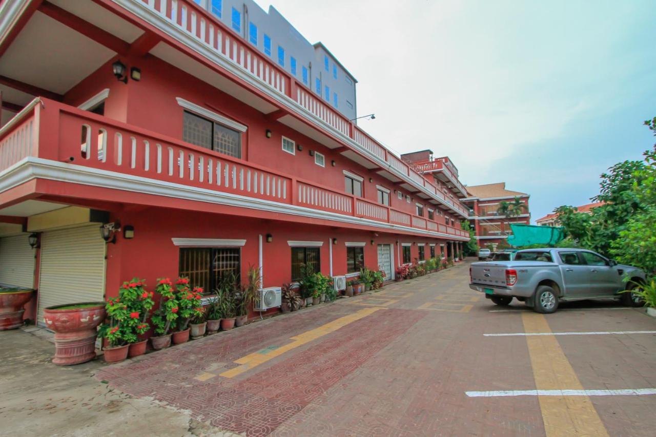 Botoum Hotel Sisophon Buitenkant foto