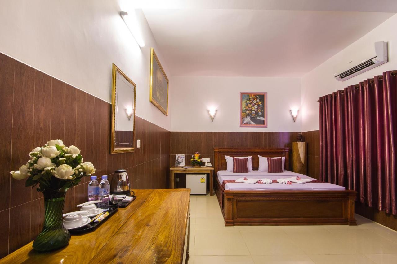 Botoum Hotel Sisophon Buitenkant foto