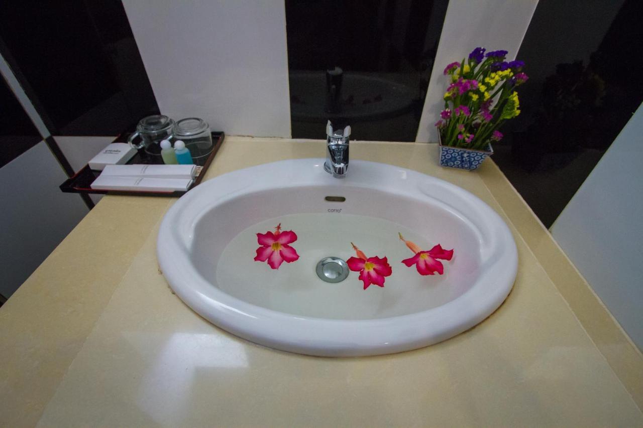 Botoum Hotel Sisophon Kamer foto