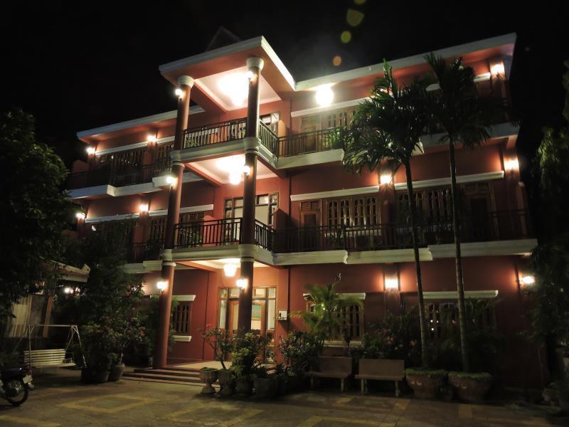 Botoum Hotel Sisophon Buitenkant foto