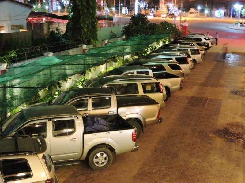 Botoum Hotel Sisophon Buitenkant foto