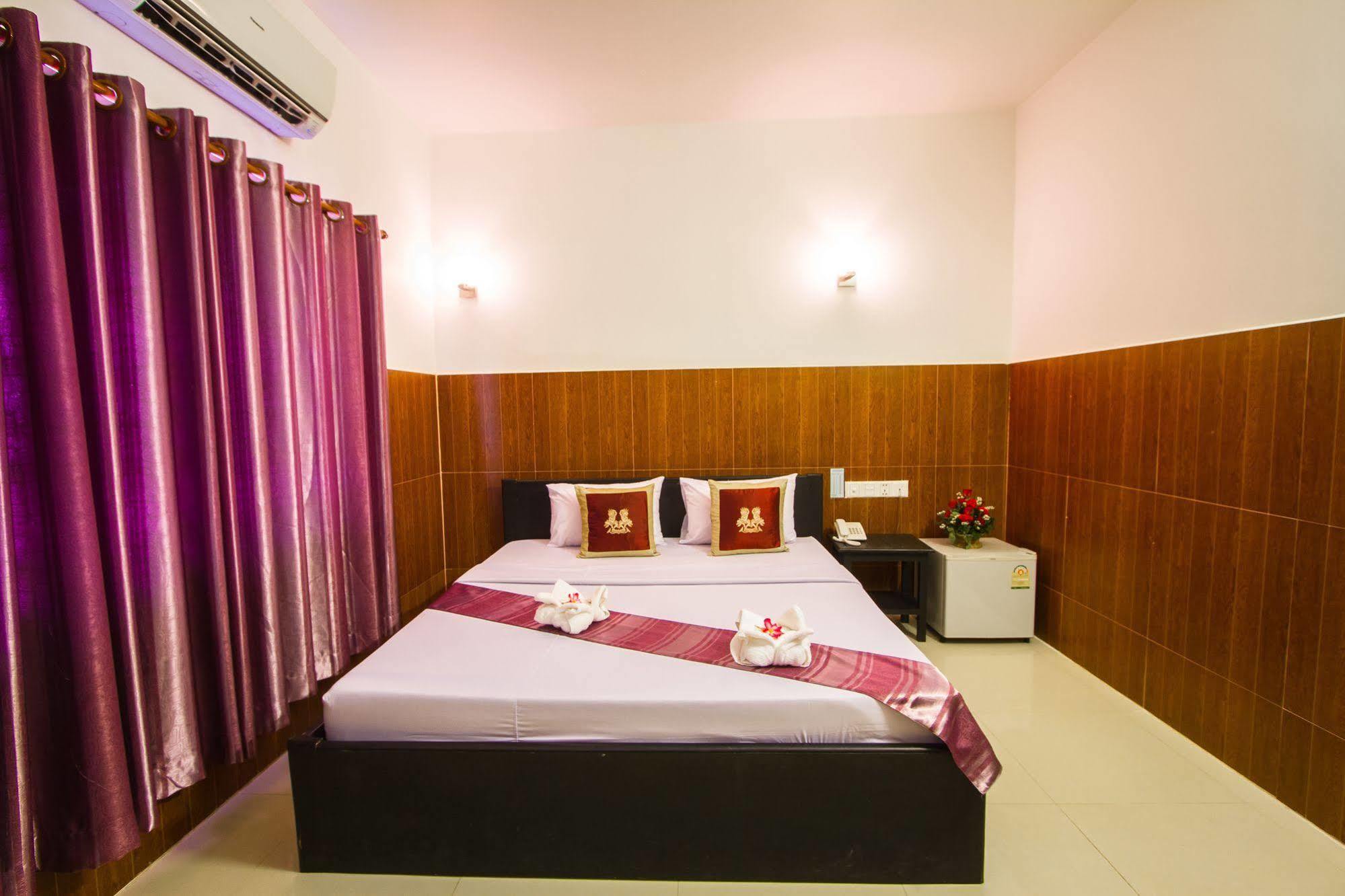 Botoum Hotel Sisophon Buitenkant foto